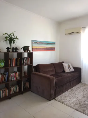 Alugo apartamento espaçoso