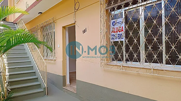 Casa 02 quartos estilo sobrado bairro São Mateus