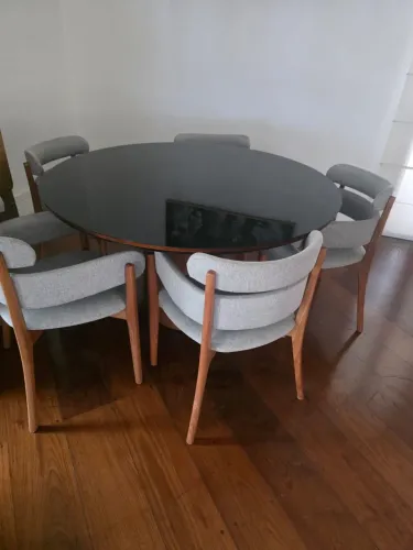 Mesa com 5 cadeiras