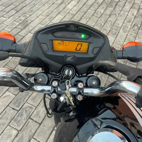 Moto extremamente conservada
