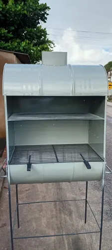 Churrasqueira ideal para galetos e churrascos feita com material de qualidade