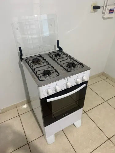 Fogão semi novo ,entrego