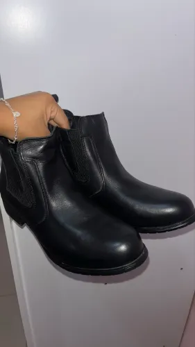Botina feminina em couro legítimo Número 35