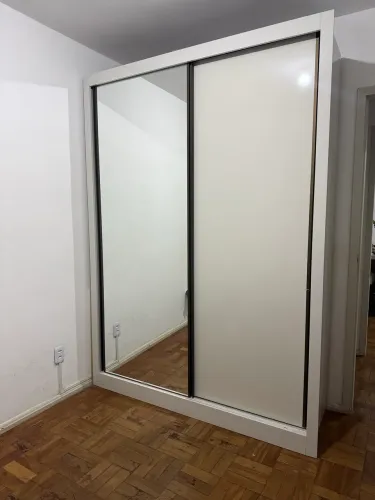 Guarda roupas Europa Zurique MDF 2 portas com espelho 4 gavetas 