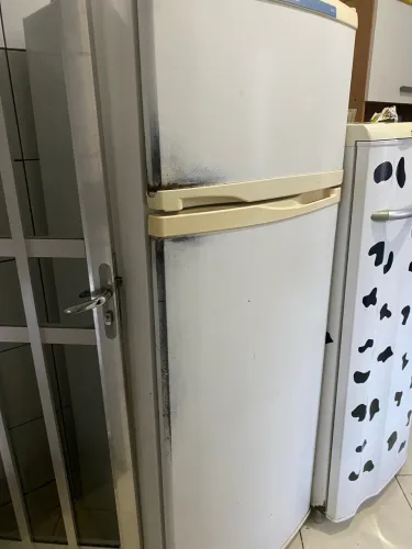 Geladeira Antiga em Ótimo Funcionamento | Gela Bem ?