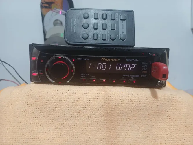 Pioneer Deh 2180ub ( COM BLUETOOTH NO AUXILIAR - Pega controle de longa distância)