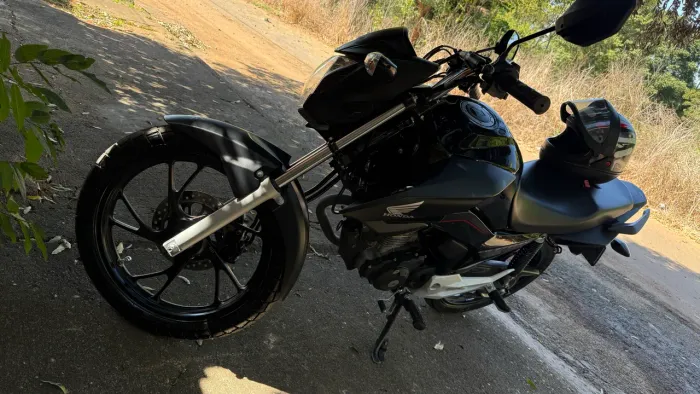 Moto extra, baixa quilometragem, Ipva já pago, 2 pneus novos, só pegar e andar