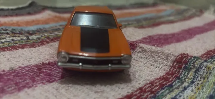 Vendo miniatura Ford Maverick GT 1974 laranja