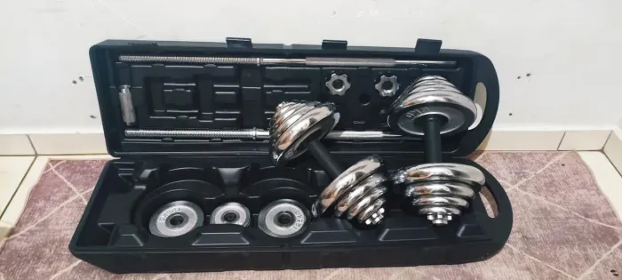 Kit de Halteres 50kg em Inox com Barra Reta, Barras Rosqueadas e Maleta com Rodas