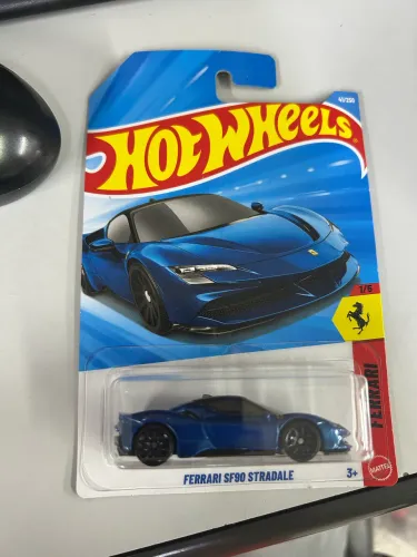 Hot Wheels Ferrari SF90 Stradale + brinde