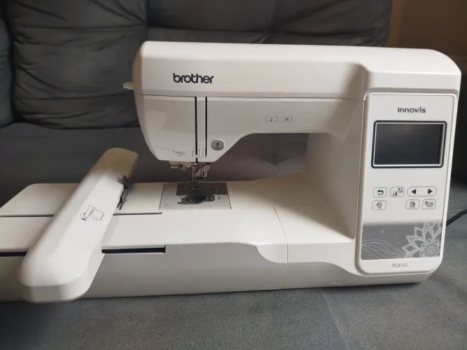 Máquina de bordar Brother PE 810L