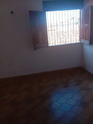 Alugo sobrado