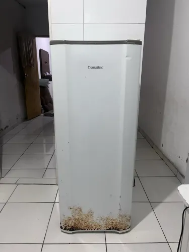 GELADEIRA EM BOM ESTADO 