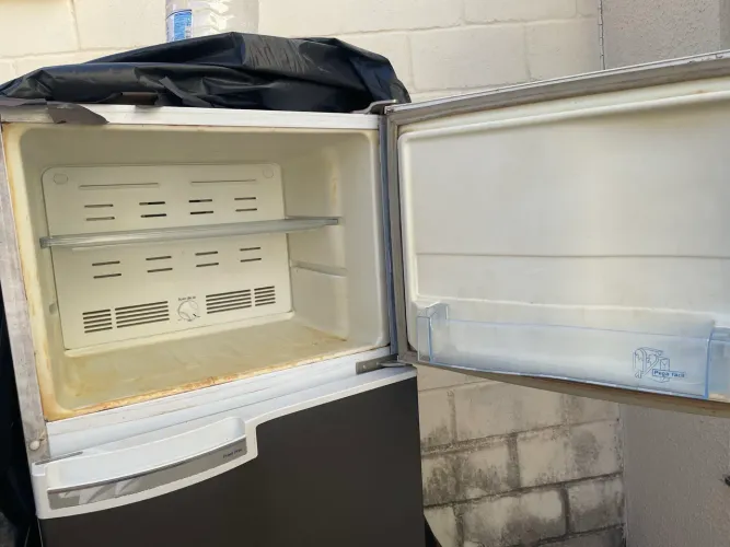 Geladeira consul somente o freezer funcionando / NÃO FAÇO ENTREGA