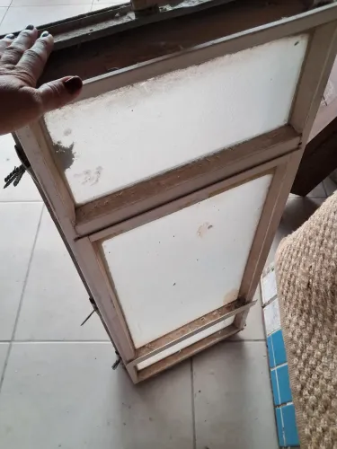 Janela 1,00 x40 cm alumínio