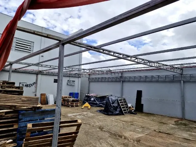 Estrutura Metálica para cobertura - medindo 10 m x 15 m - colunas, tesouras, vigas