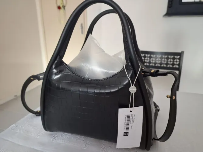 Bolsa tira colo AREZZO em couro legítimo 
