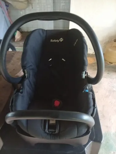 Vendo bebê conforto com suporte 