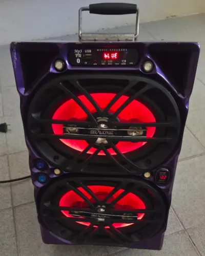 Mini Caixa de Som Bravox de 500W c/ LED, Bluetooth, USB, FM, Bateria, C. Remoto, NF e Gar 