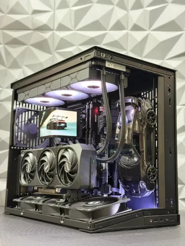 PC Gamer Ryzen 9 9900X / RTX 5070ti / 32GB 6000MHz / X870 / 1TB 7100MBs - Project Porsche