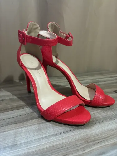 Salto vermelho - social