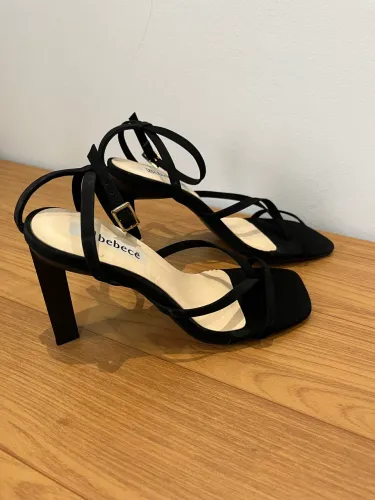 Sandália marca bebecê, usada apenas uma vez n 35