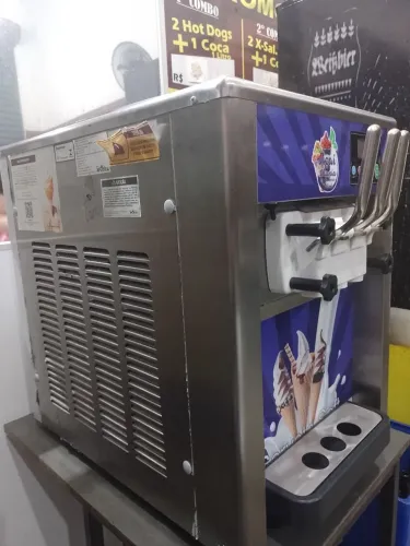Máquina de sorvete soft 