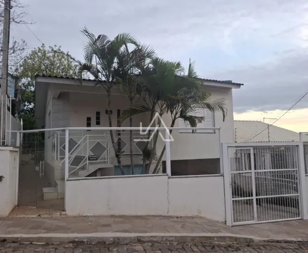 CASA 3 DORMITÓRIOS PRÓXIMO AO STOK CENTER CENTRO