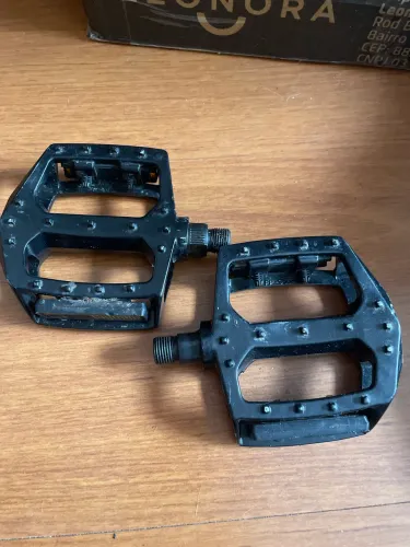 Pedal de Ferro com Reflexores