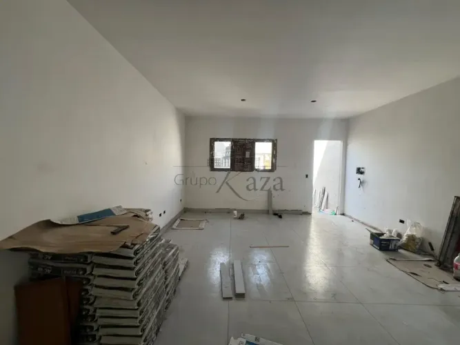 Casa - Vila Industrial - 3 Dormitórios - 110m².
