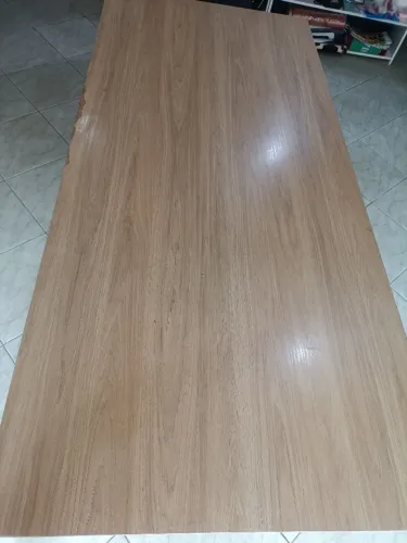 Mesa de loja grande