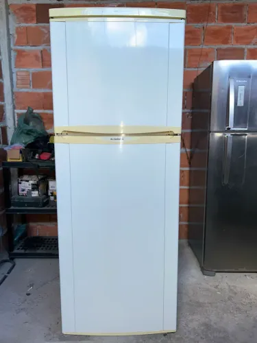Vendo Geladeira continental 460 litros 220V