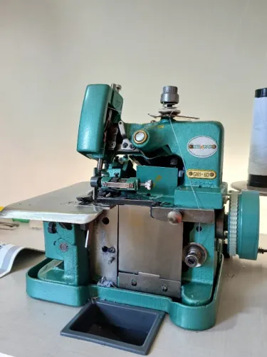 Máquina Overlock Chinesinha - Semi Industrial Cor Verde