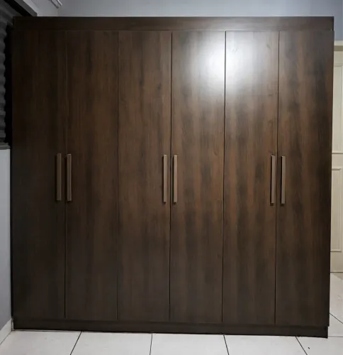 Guarda-roupa marrom escuro 6 portas - Ótimo estado