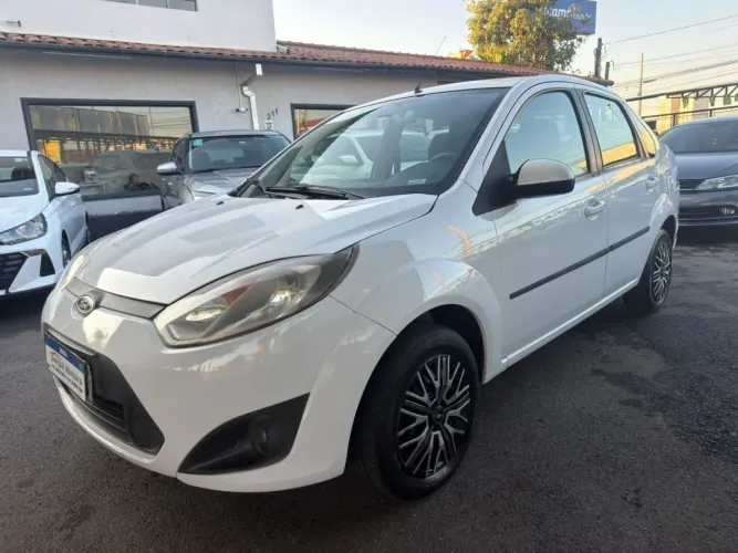Ford Fiesta Sedan SE 1.6 8V Flex 4P 2014