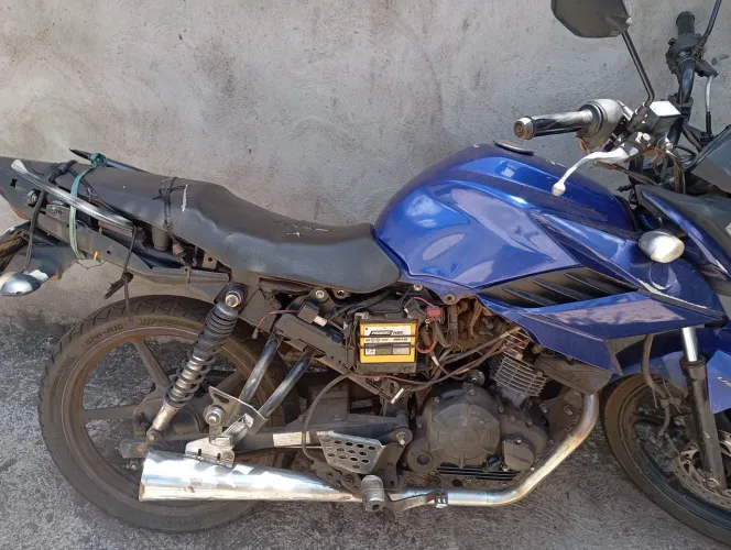 Vendo moto Fazer Yamaha 150 - Ano 2022 azul com dividas pra quitar