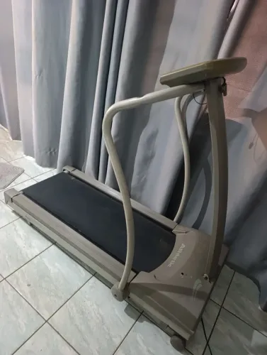 Esteira atlétic pra 120 kls bem conservada