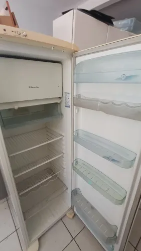 Geladeira Electrolux 370L