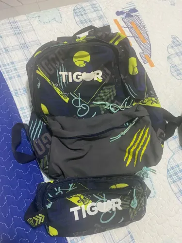 mochila + necessaire Tigor