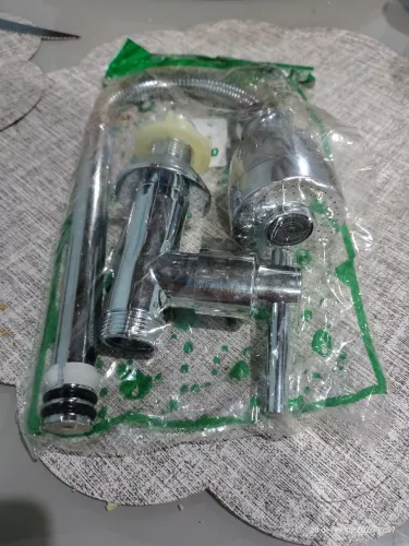 Torneira para pia de cozinha  1/2 material resistente  modo chuveirinho e jato.sem taxa de