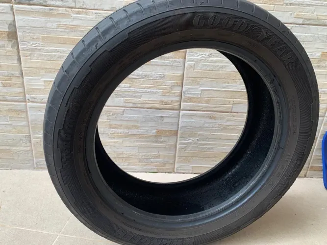 Pneu 215/55R Aro 18
