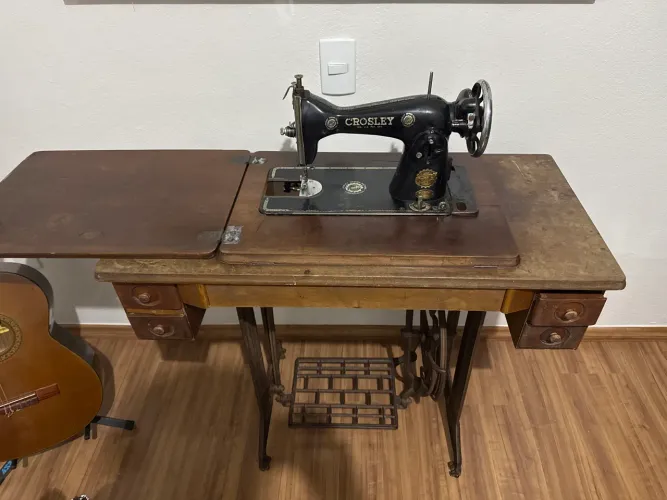 Antiguidade, máquina de costura a pedal CROSLEY