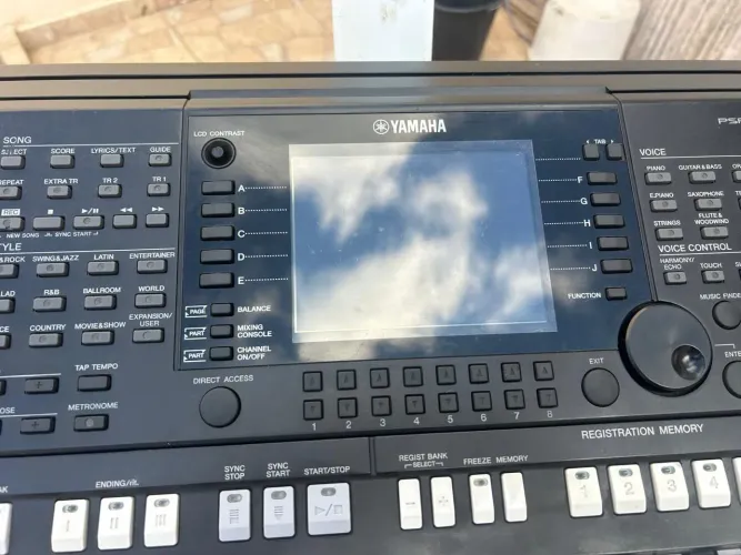 TECLADO YAMAHA PSR S 750