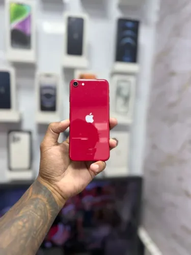 IPHONE SE 64GB<br>R$ 550,00 MUITO TOP