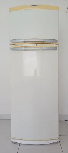 Geladeira brastemp frost free 340l em ótimo estado de conservação e funcionamento. R$ 750
