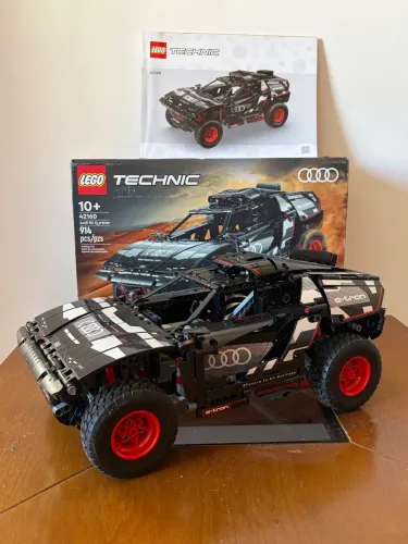 Lego Technic Audi RS Q e-tron 42160