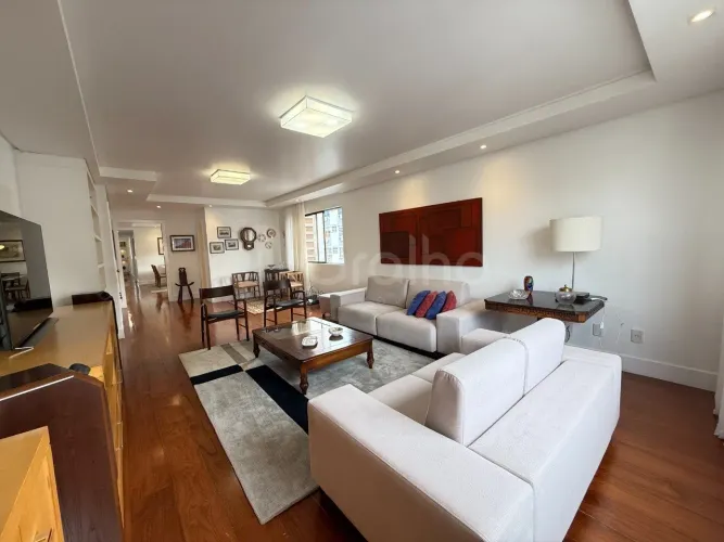 Apartamento de 170m² com 3 quartos no Centro