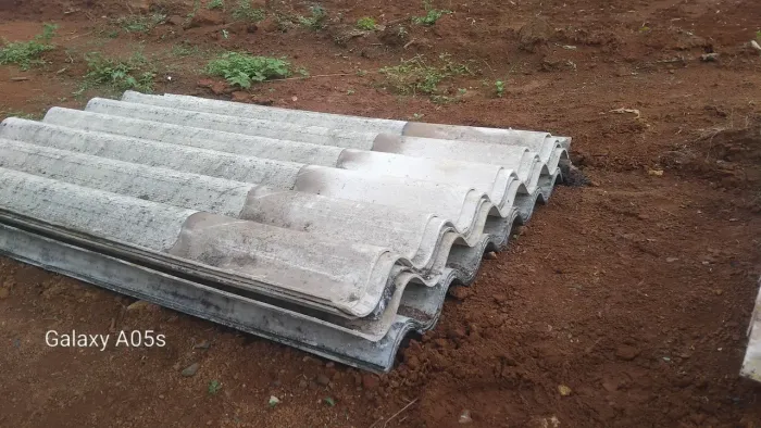 Vendo 19 telhas 1.83x1.10  20 reais cada 