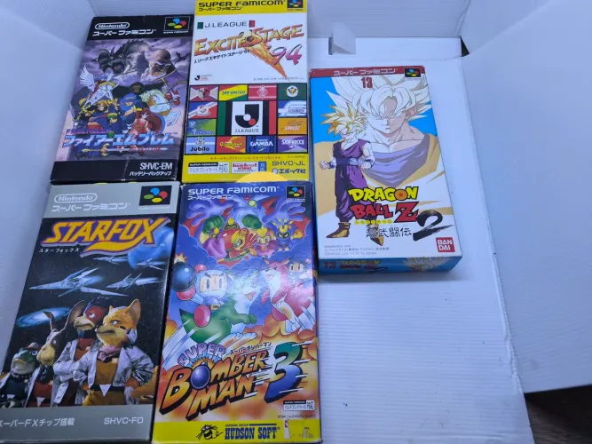Jogos de Super Famicom na caixa
