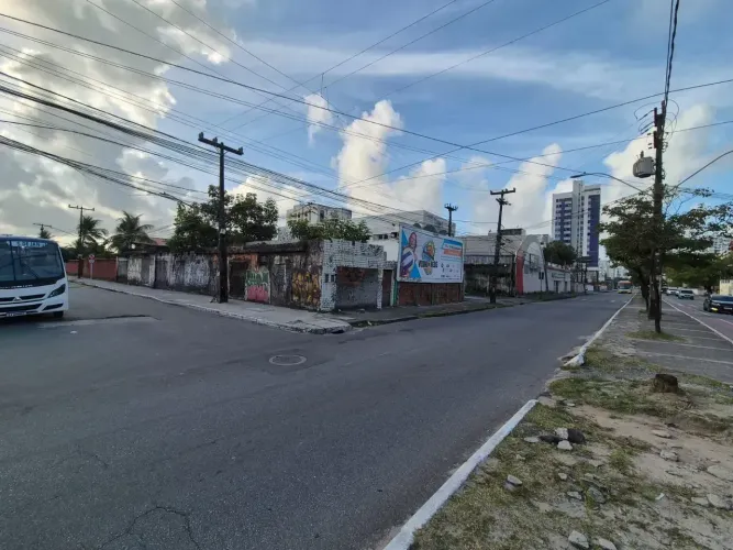 TERRENO para locação por 10mil e com galpão 15mil
